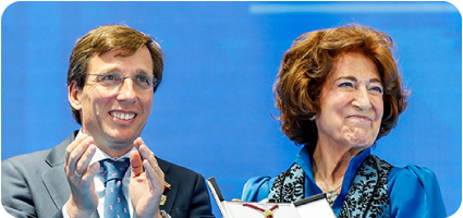 Carmen Iglesias, directora de la Real Academia de la Historia, recibe la Medalla de Honor de Madrid