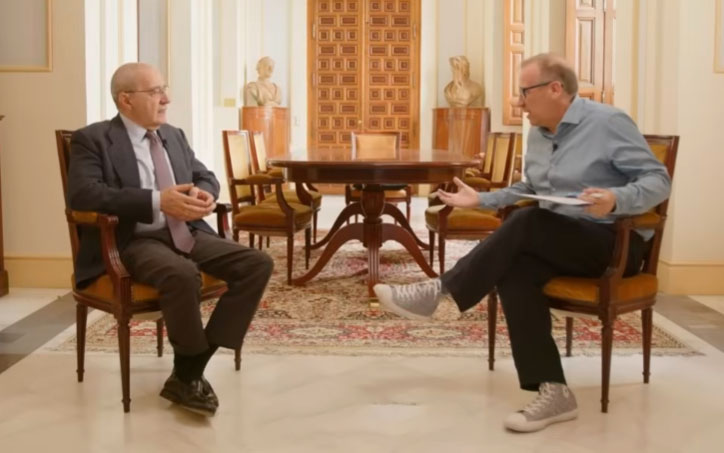 Entrevista sobre la Real Academia de la Historia a su académico secretario, Feliciano Barrios.